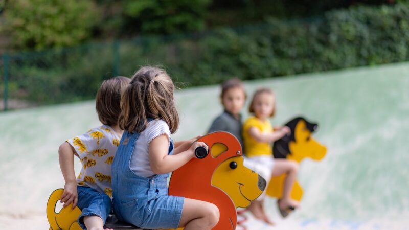 Enfants jouant - Pipattes